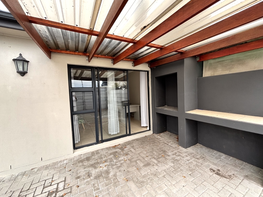 2 Bedroom Property for Sale in Parklands North Western Cape